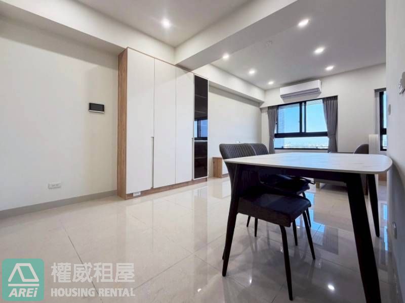 楠梓・高大特區| 冠傑UI| 可租補| 2+1房平車