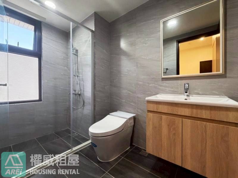 楠梓・高大特區| 冠傑UI| 可租補| 2+1房平車