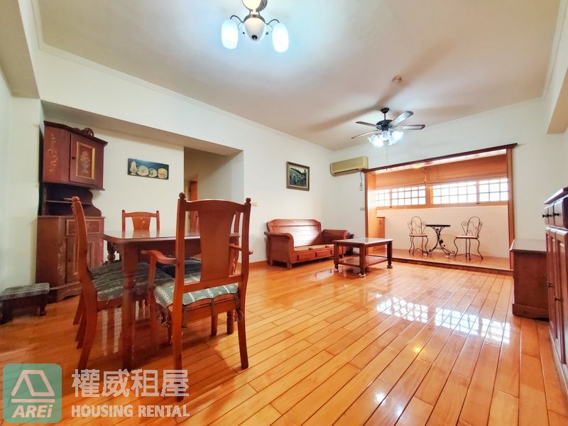 德安公教三房平車∣輕軌C33衛生局∣雙面採光雙衛開窗∣木質日式風格