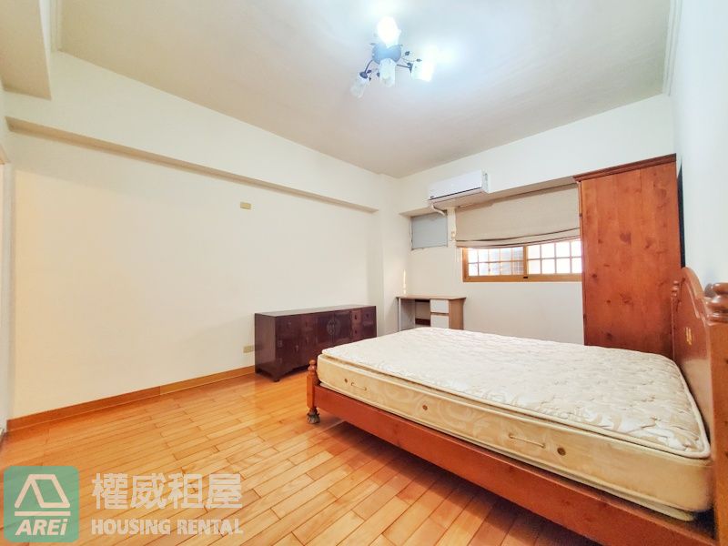 德安公教三房平車∣輕軌C33衛生局∣雙面採光雙衛開窗∣木質日式風格