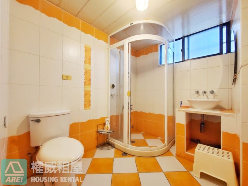 德安公教三房平車∣輕軌C33衛生局∣雙面採光雙衛開窗∣木質日式風格