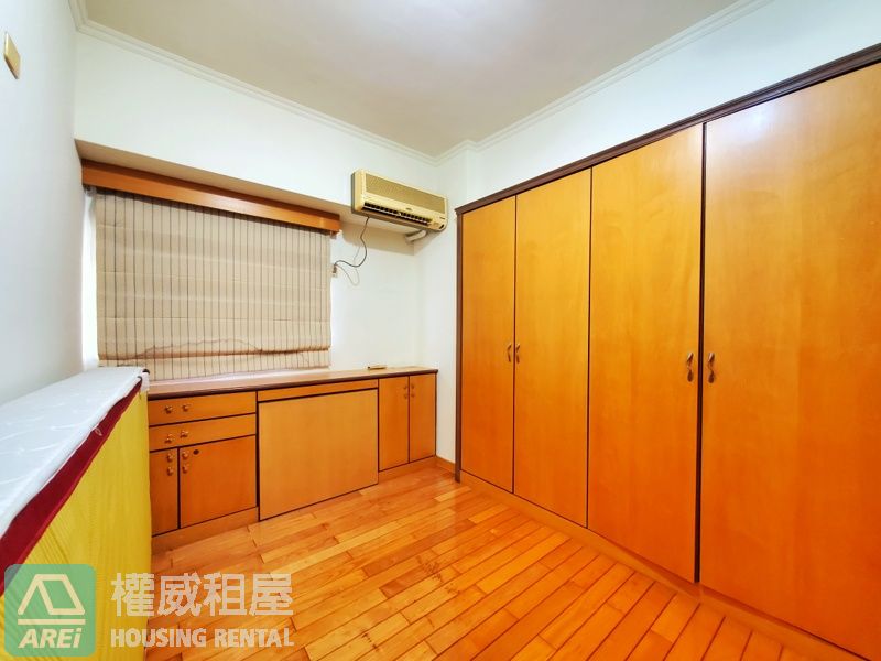 德安公教三房平車∣輕軌C33衛生局∣雙面採光雙衛開窗∣木質日式風格