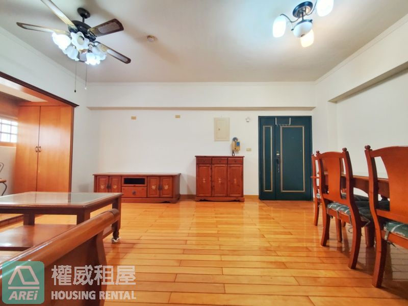 德安公教三房平車∣輕軌C33衛生局∣雙面採光雙衛開窗∣木質日式風格