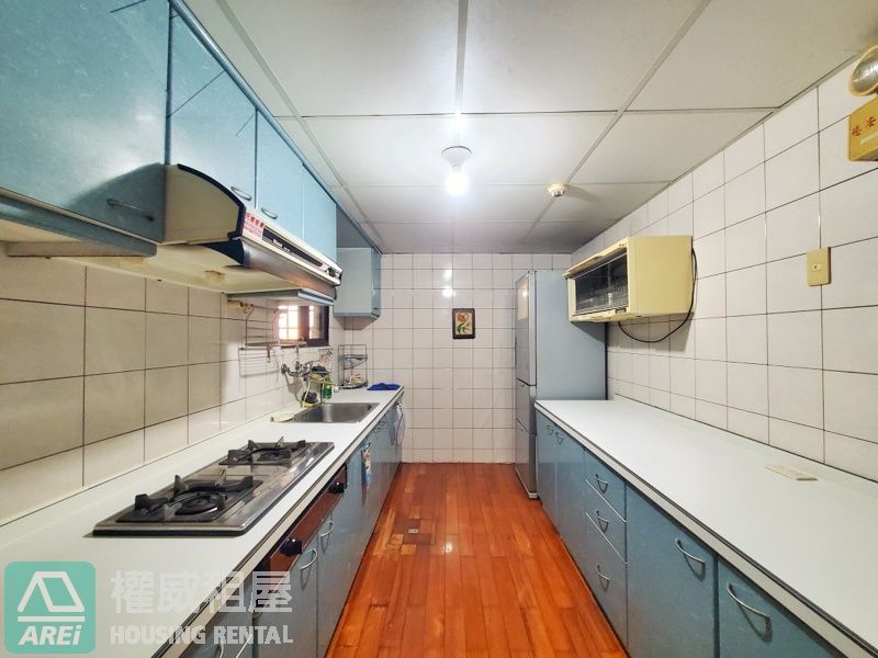 德安公教三房平車∣輕軌C33衛生局∣雙面採光雙衛開窗∣木質日式風格