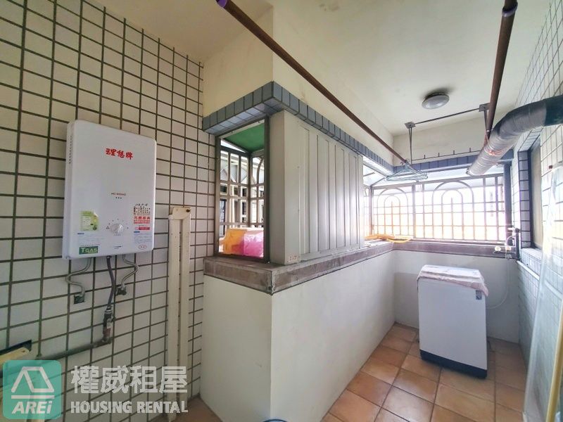 德安公教三房平車∣輕軌C33衛生局∣雙面採光雙衛開窗∣木質日式風格