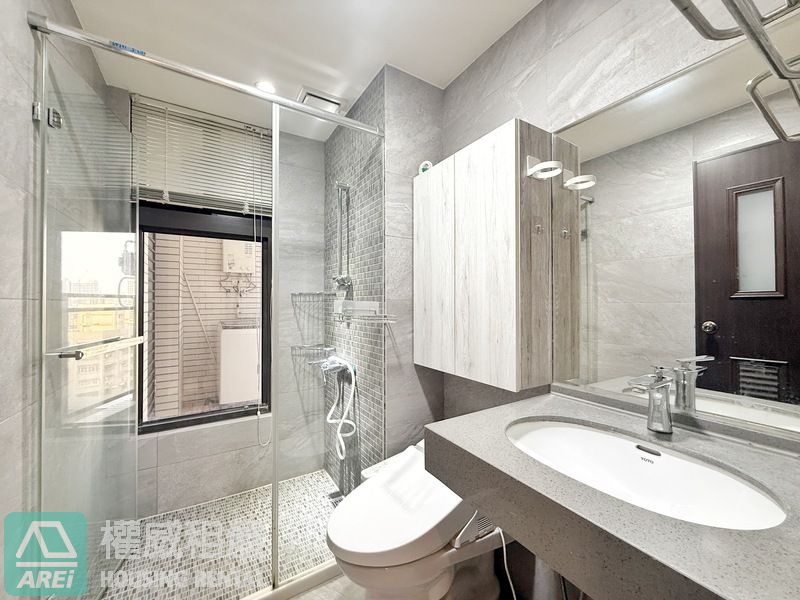 鹽埕埔MRT精品宅馥寓明亮大2房平車