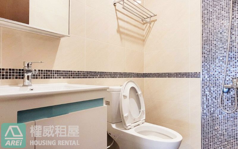 高鐵MRT鑫高鐵明亮兩房車位可租補