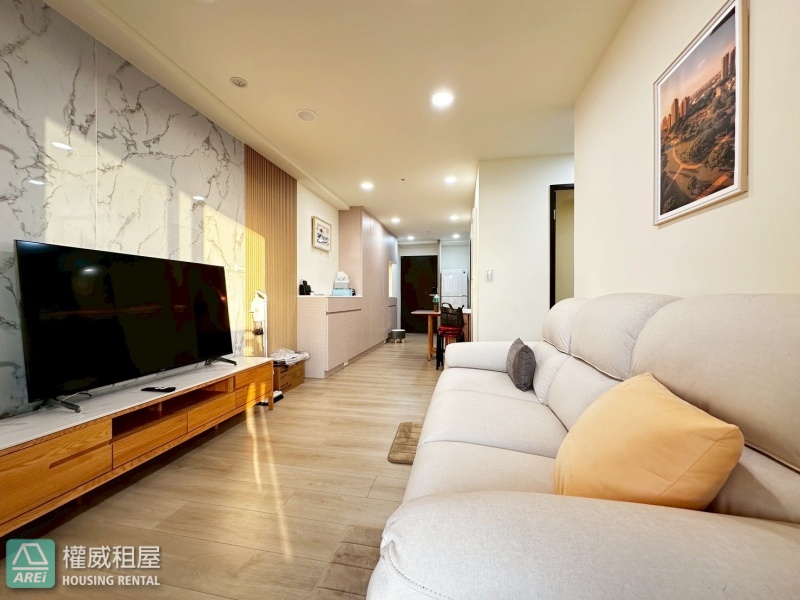 於楠梓一隅藍田玉，擁正三房餘裕，享一樓平車從容