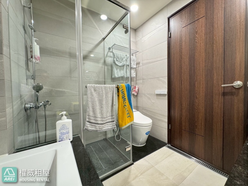 於楠梓一隅藍田玉，擁正三房餘裕，享一樓平車從容