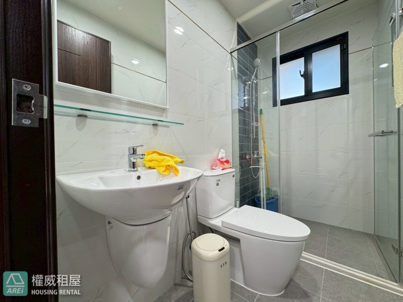 於楠梓一隅藍田玉，擁正三房餘裕，享一樓平車從容