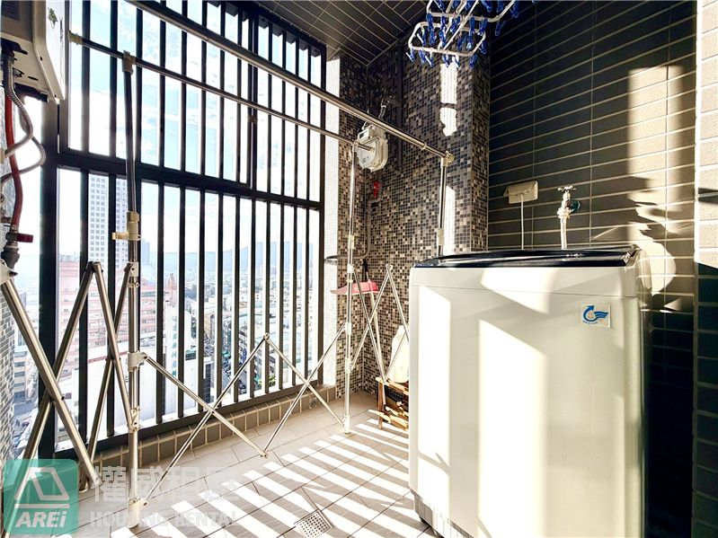 高雄車站MRT站前搶手明亮景觀2+1房