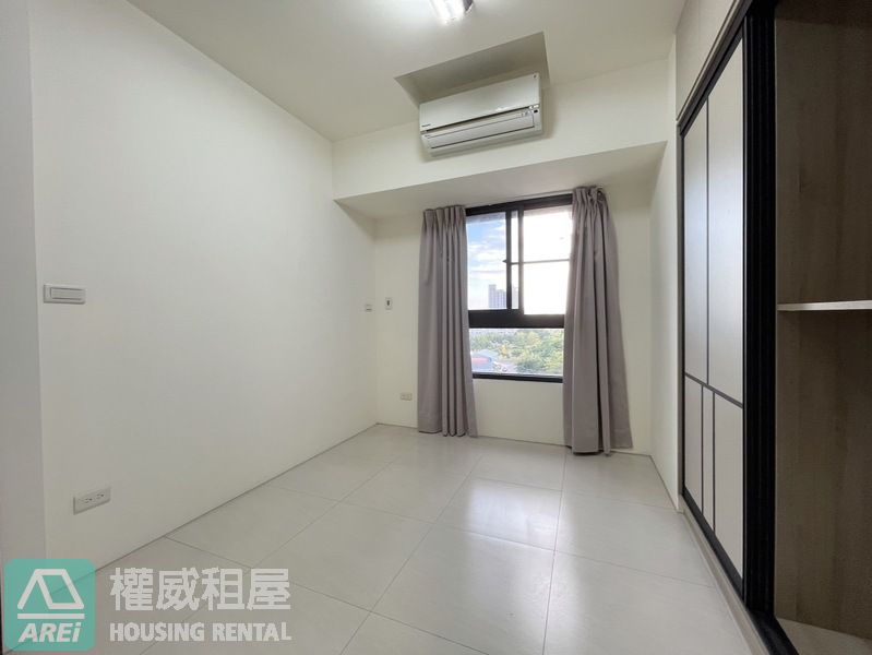 近藍田路PARK ONE全新採光三房平車(空屋)