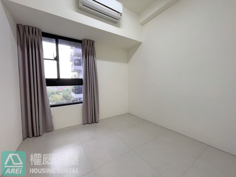 近藍田路PARK ONE全新採光三房平車(空屋)