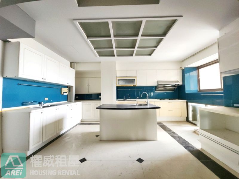 台南東區頂層∣天闕雲端傳奇∣獨立專屬電梯∣室內160坪∣12房3廳5衛7車位