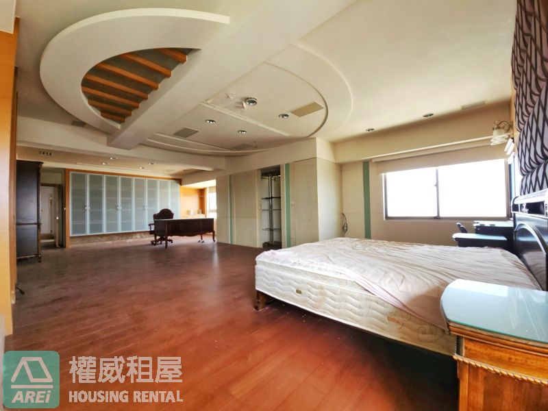 台南東區頂層∣天闕雲端傳奇∣獨立專屬電梯∣室內160坪∣12房3廳5衛7車位