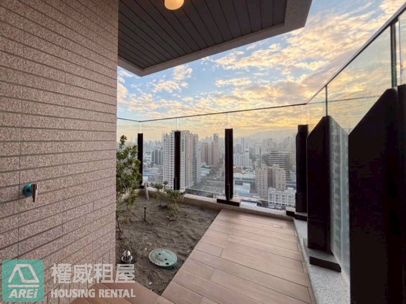 左營 | 興富發鉑愛悅 | 擎天地標．高樓兩房平車