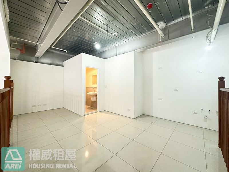高鐵商圈鑫悅全新大面寬店面1+夾