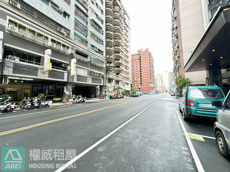 高鐵商圈鑫悅全新大面寬店面1+夾