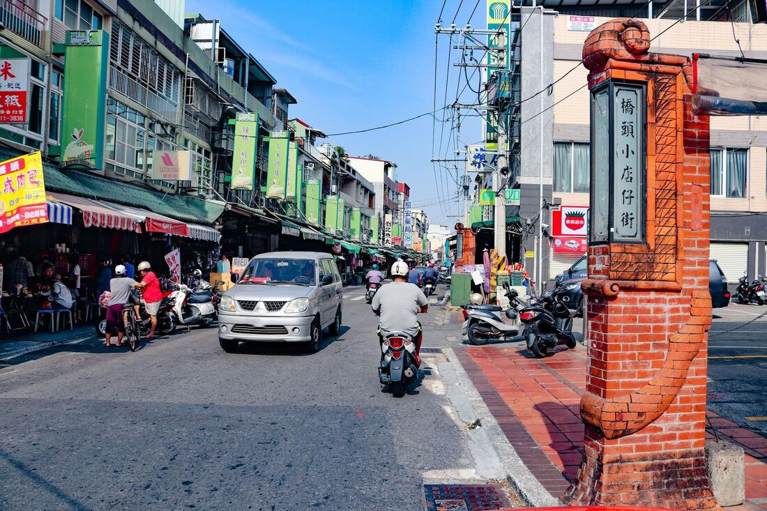 在橋科的綠海裡，築一座泳池島嶼 —— 鳳凰橋科 ONE-2+1房車位