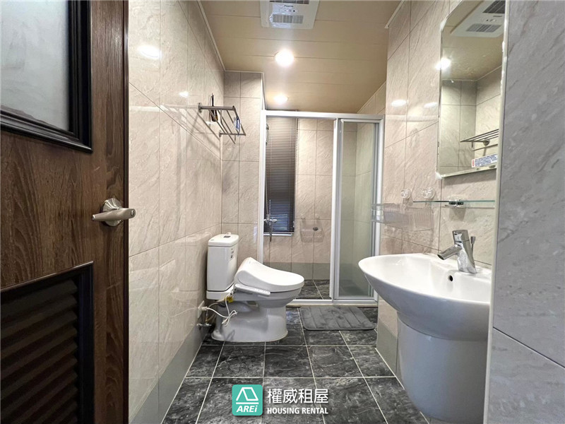 高醫郡都當代精品美景2+1房平車