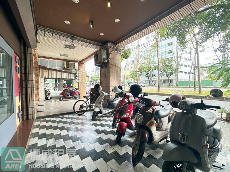 近漢神百貨一樓大空間店面