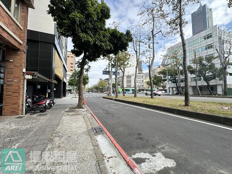 近漢神百貨一樓大空間店面