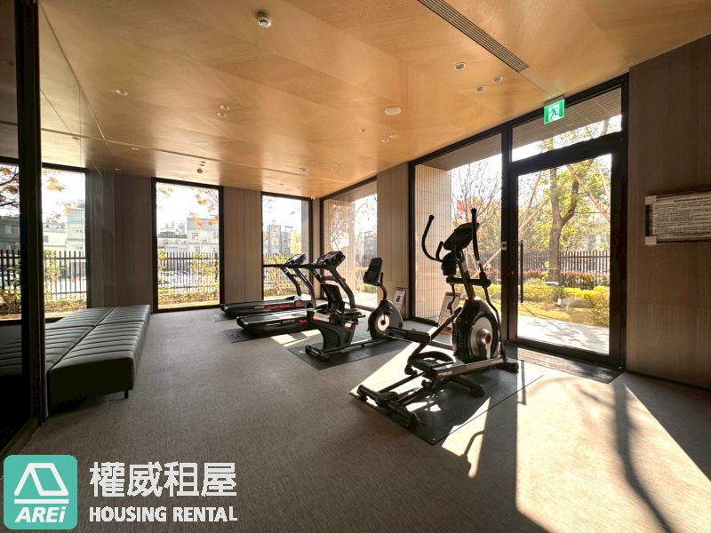 楠梓高大特區｜TOP ONE｜家具家電齊全｜可立即入住