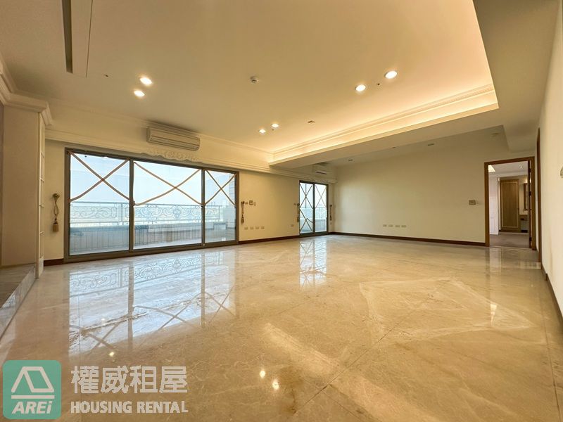 凹子底MRT克里翁景觀豪華4房雙平車