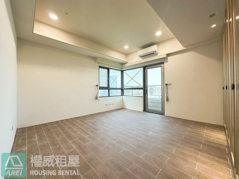 凹子底MRT克里翁景觀豪華4房雙平車