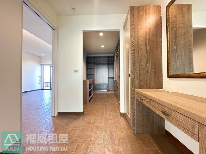 凹子底MRT克里翁景觀豪華4房雙平車