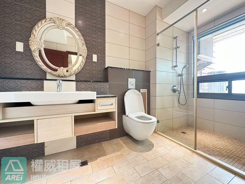 凹子底MRT克里翁景觀豪華4房雙平車