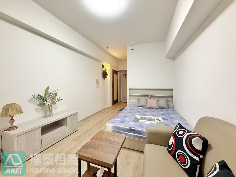 五塊厝站MRT│紅樓貴族│高樓層景觀一卡皮箱精緻套房