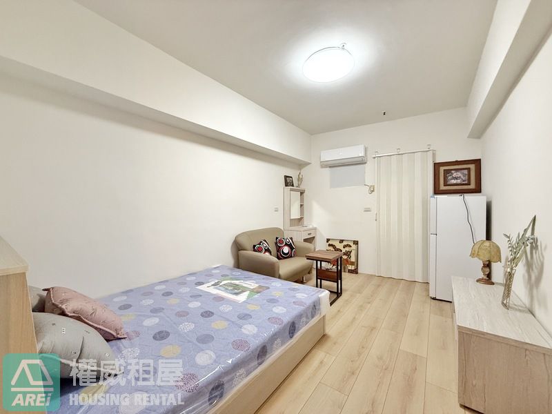 五塊厝站MRT│紅樓貴族│高樓層景觀一卡皮箱精緻套房