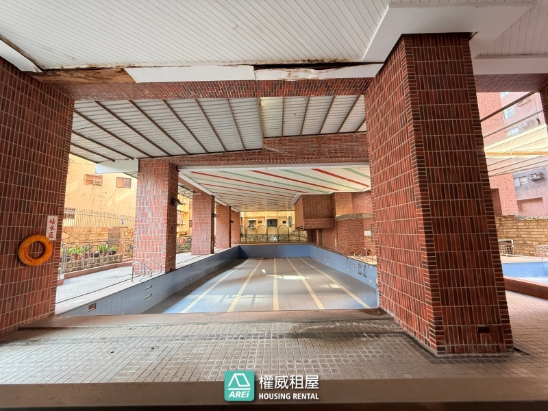 近輕軌 建工商圈｜屋況好含平車｜4+1房大空間好利用