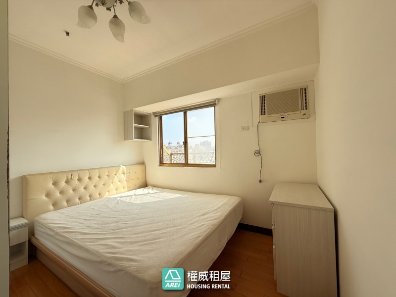 近輕軌 建工商圈｜屋況好含平車｜4+1房大空間好利用