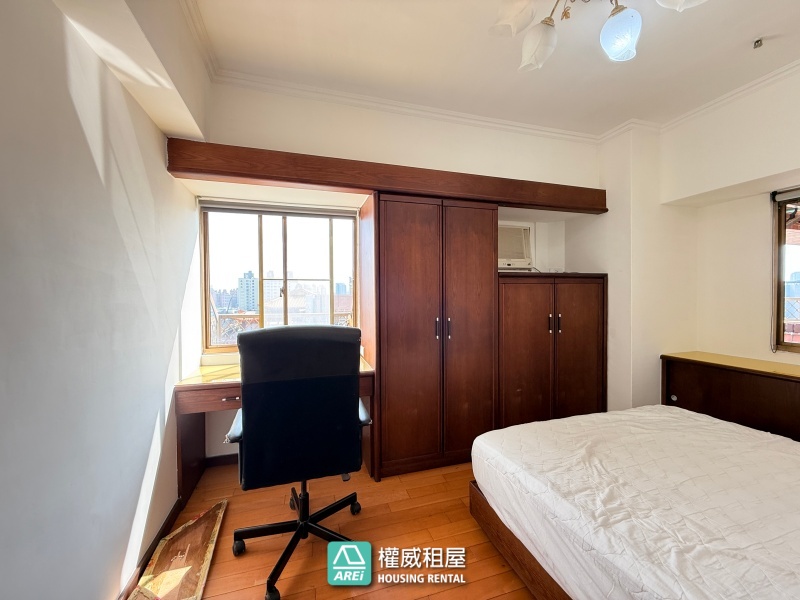 近輕軌 建工商圈｜屋況好含平車｜4+1房大空間好利用