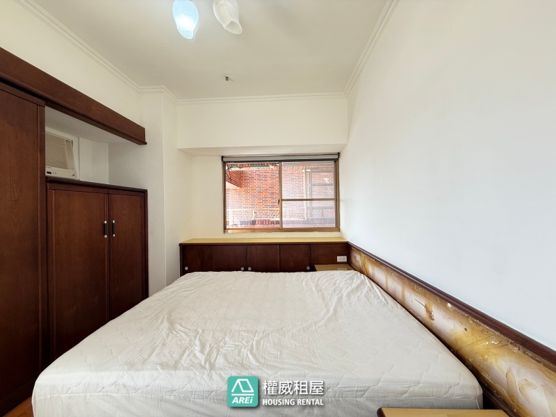 近輕軌 建工商圈｜屋況好含平車｜4+1房大空間好利用