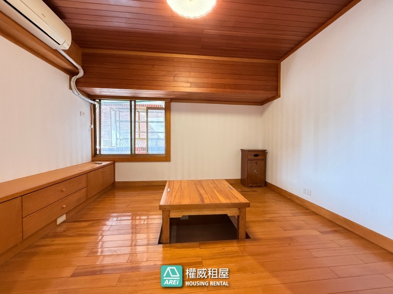 近輕軌 建工商圈｜屋況好含平車｜4+1房大空間好利用