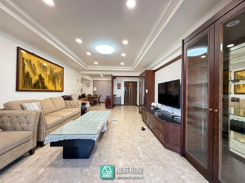 近輕軌 建工商圈｜屋況好含平車｜4+1房大空間好利用