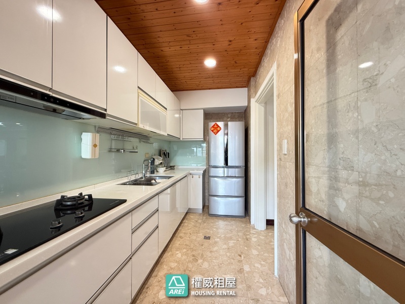 近輕軌 建工商圈｜屋況好含平車｜4+1房大空間好利用