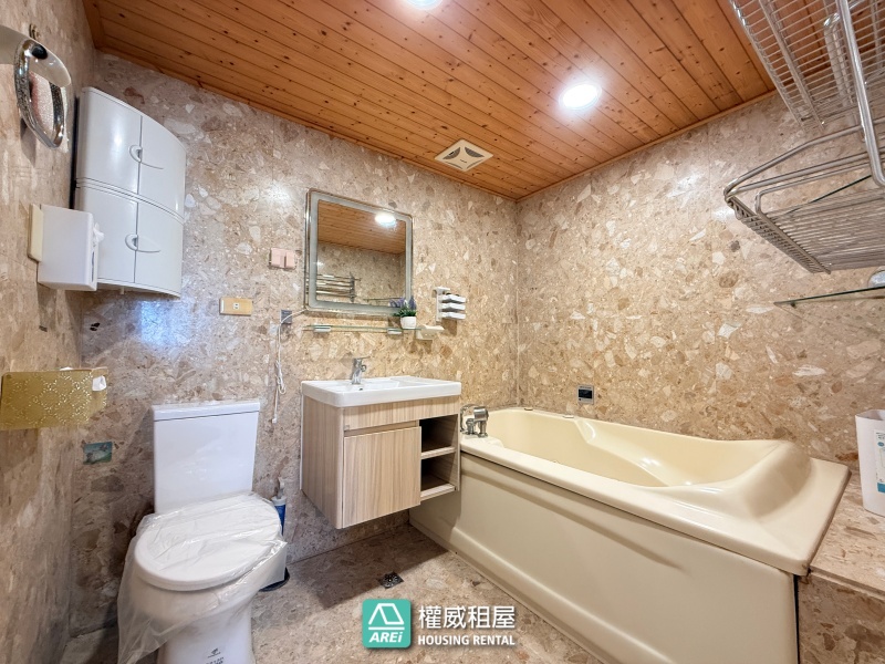 近輕軌 建工商圈｜屋況好含平車｜4+1房大空間好利用