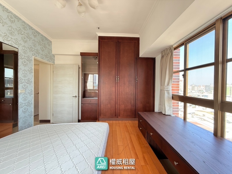 近輕軌 建工商圈｜屋況好含平車｜4+1房大空間好利用