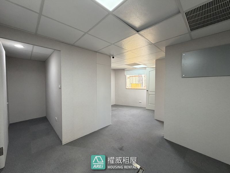 🌷MRT輕軌辦公室｜50坪凹子底｜朱沙大樓實用型商辦教室🌷