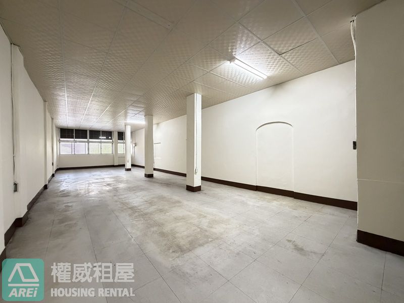 高雄車站商圈｜中山一路整棟金店面 附貨梯｜約100坪大空間｜連鎖品牌首選