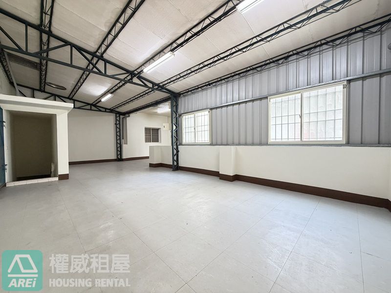高雄車站商圈｜中山一路整棟金店面 附貨梯｜約100坪大空間｜連鎖品牌首選