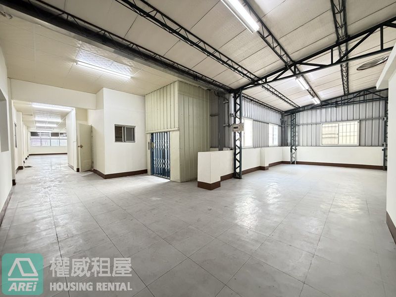 高雄車站商圈｜中山一路整棟金店面 附貨梯｜約100坪大空間｜連鎖品牌首選