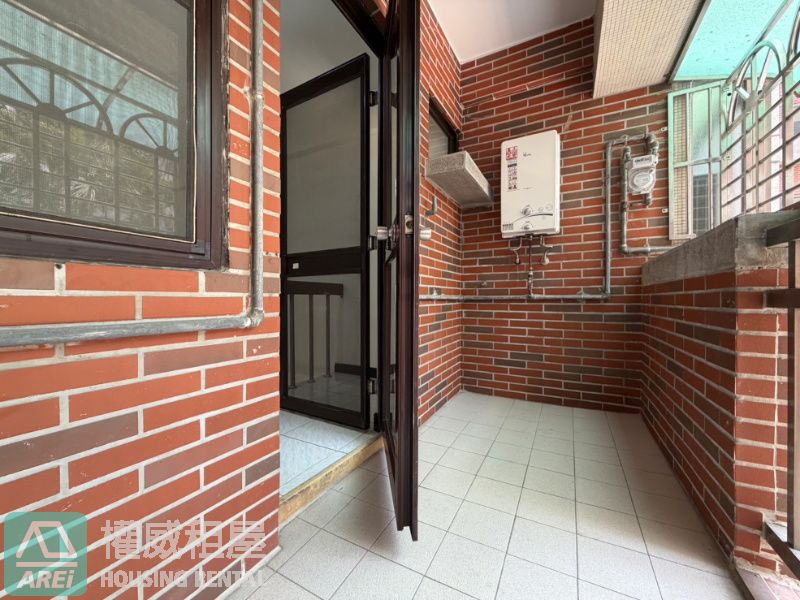 楠梓秀群路店面