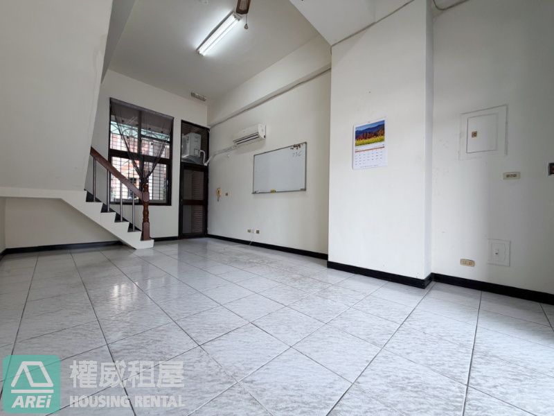 楠梓秀群路店面