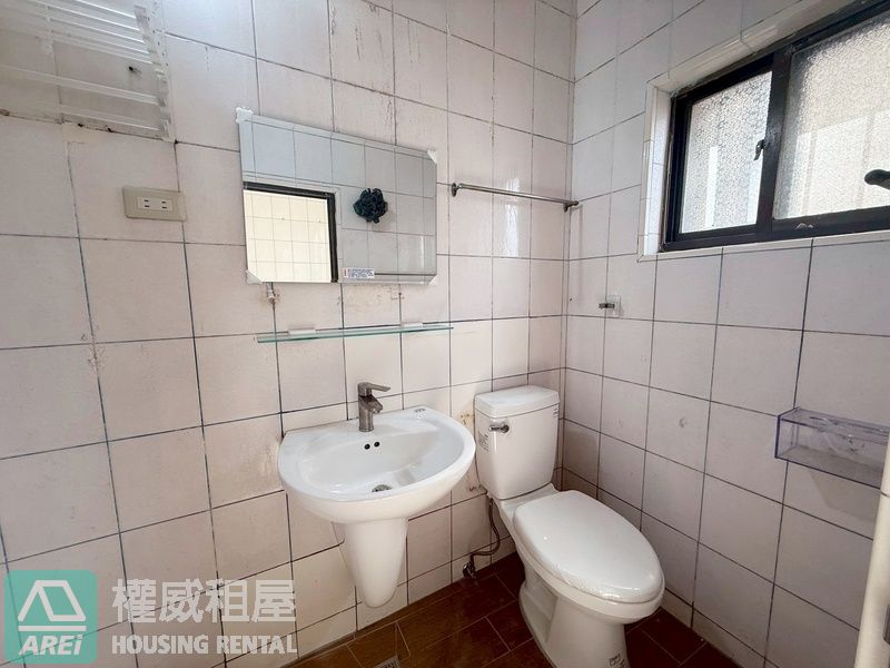 近市政府仁愛三街透天出租2樓以上