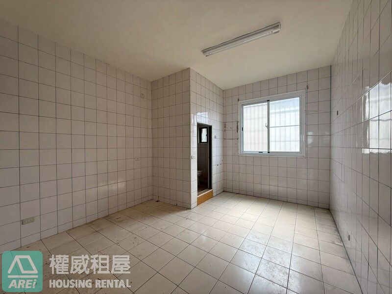 近市政府仁愛三街透天出租2樓以上